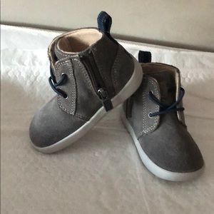 Toddler boys UGG shoes size 4/5